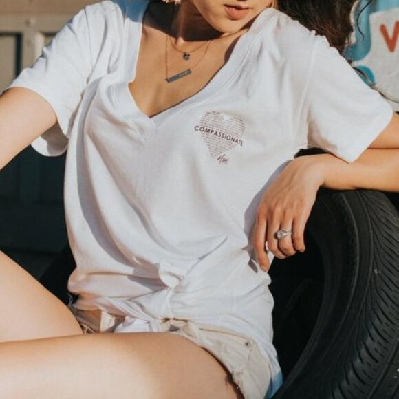 REIGN + Glory (Free Reign) Hi Lo White Tee. - Picture 3 of 7